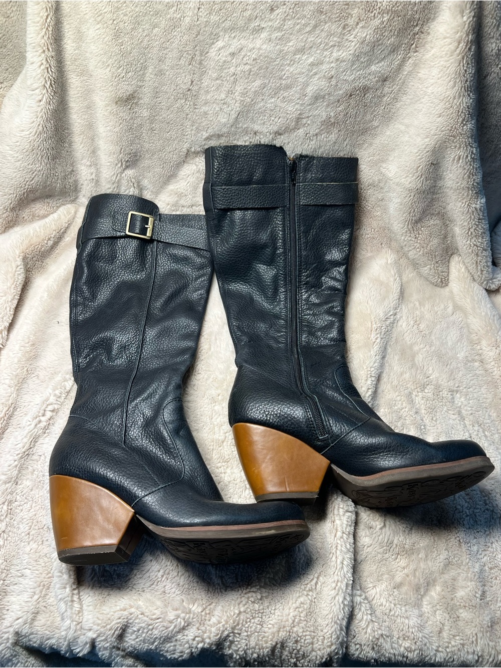 Korks by Kork-Ease black pebbled leather boots size 9.5